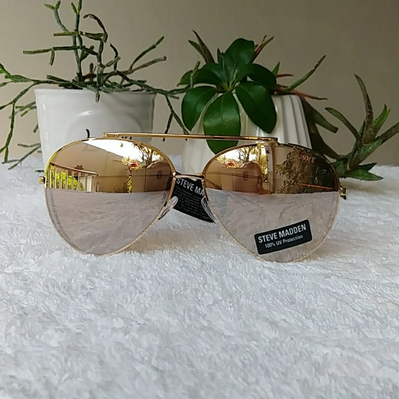 Steve Madden Accessories - NWT Steve Madden Gold Mirror Sunglasses